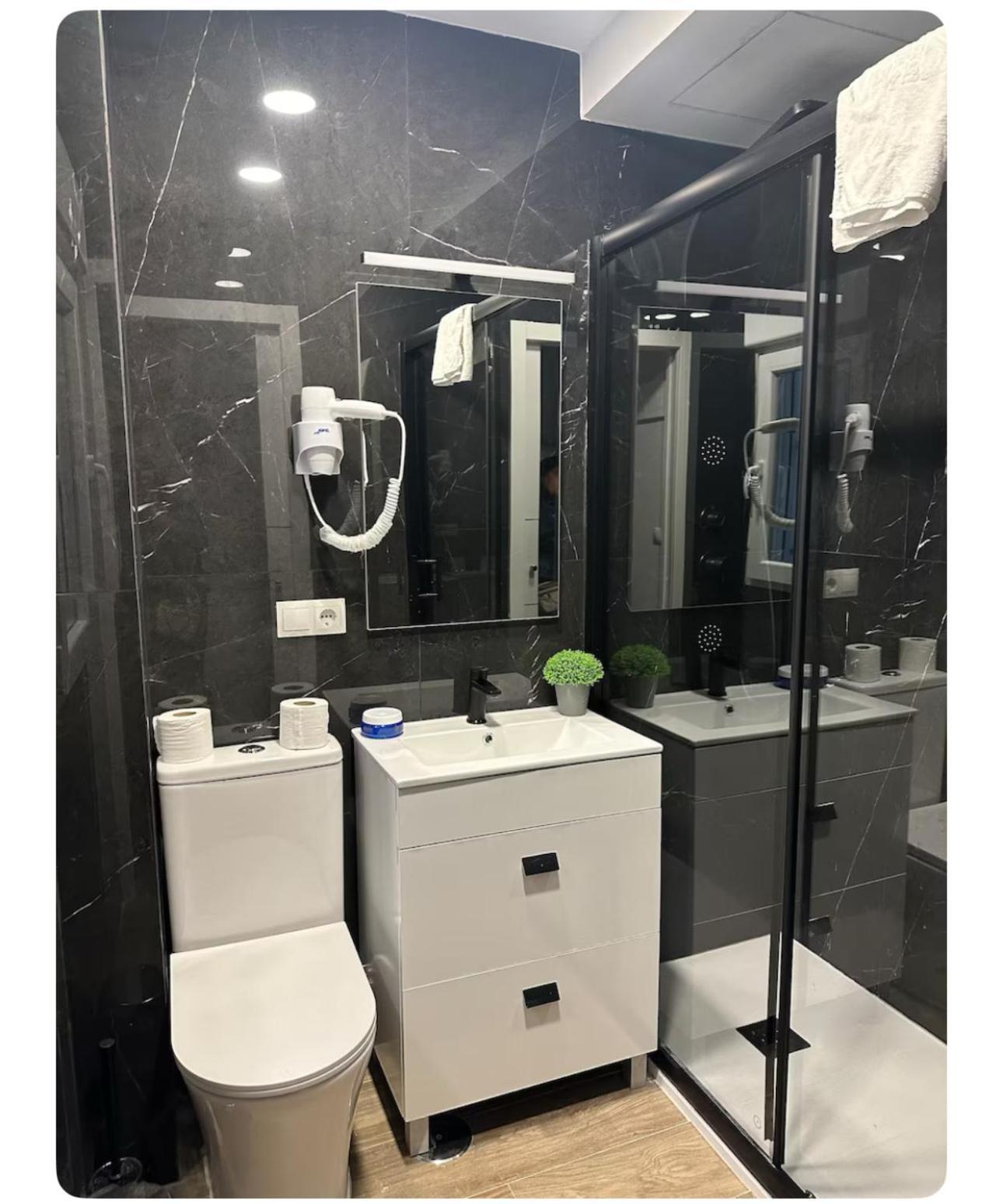 Hostal “ Infantas” Μαδρίτη Εξωτερικό φωτογραφία