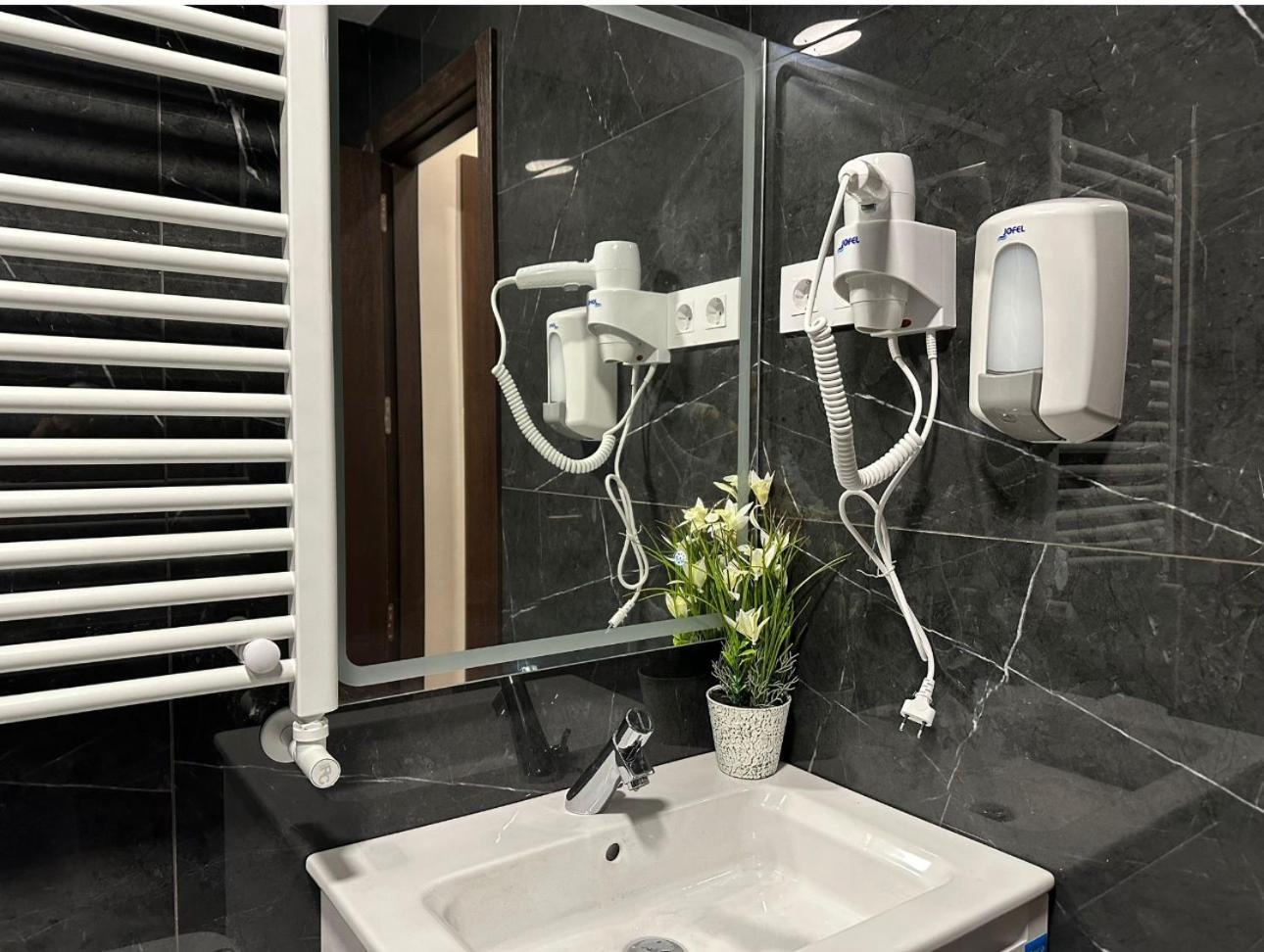 Hostal “ Infantas” Μαδρίτη Εξωτερικό φωτογραφία